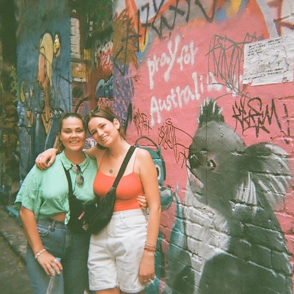 Meet your Posher, Jennifer - Picture 1 of 1